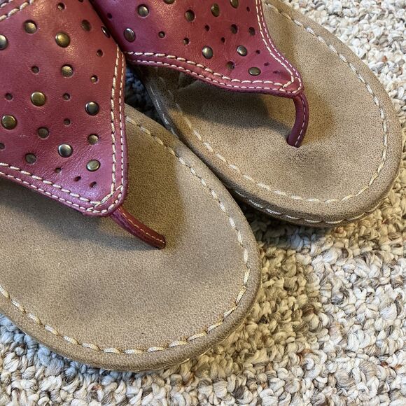 Clarks Womens Thong Sandals Size 7 M Pink Studded Leather Low Wedge Slip On - Picture 4 of 11
